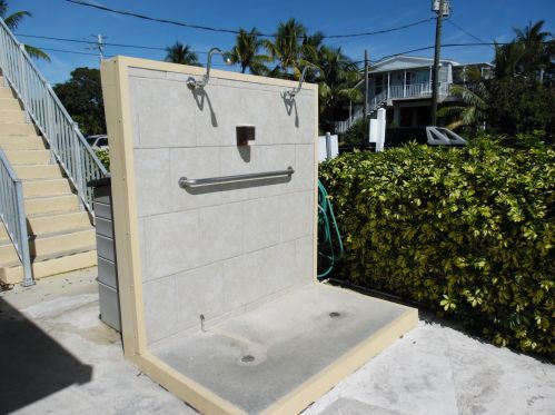 618 Emerald Dr, Key Largo FL 33037-3850 exterior