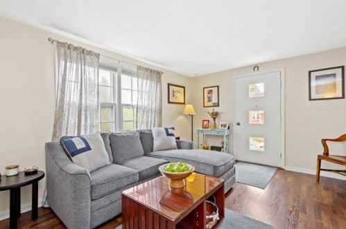 263 Lynn Dr, Pittsburgh, PA 15236-4419