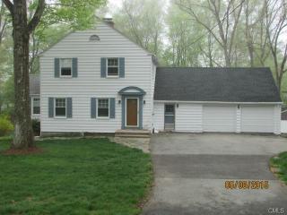 846 Hillcrest Rd, Orange, CT 06477-1427