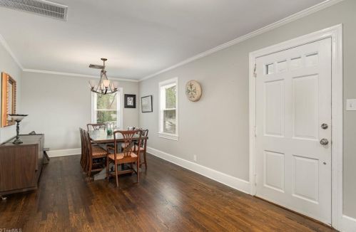 1701 Friendly Ave, Greensboro NC  27403-1238 exterior