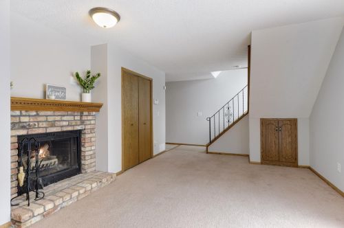 8645 Maplebrook Pkwy, Minneapolis, MN 55445-1929