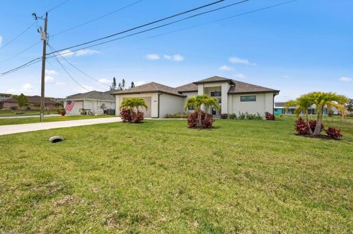 1409 24th St, Cape Coral, FL 33990-4632