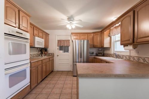 19 Casey Dr, Middletown RI  02842-6224 exterior