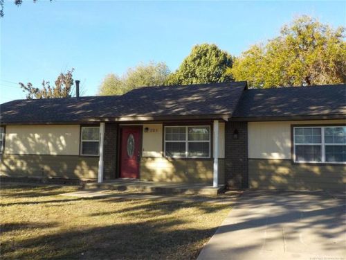 203 T St, Muskogee, OK 74403-4649