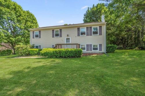124 Greenwood Rd, North Kingstown, RI 02852-6923