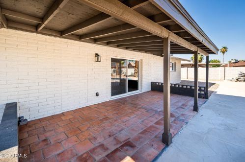 5621 Zoe Ella Way, Glendale AZ 85306-2823 exterior