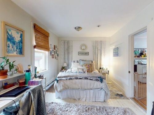 2 Potter St, Middletown RI  02840-3922 exterior