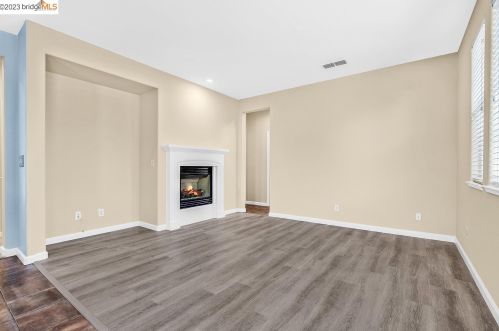 23 Elijah Ct, West Pittsburg CA  94565-2748 exterior