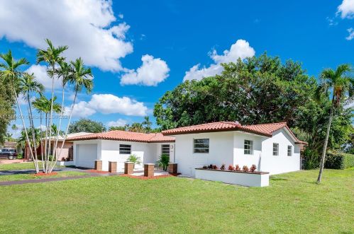 14111 Cypress Ct, Hialeah, FL 33014-2954