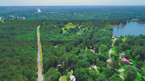 2137 Old Hwy 105, Conroe TX 77304-4438 exterior