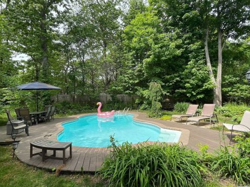 276 Country Rd, Miller Place NY  11764-2302 exterior