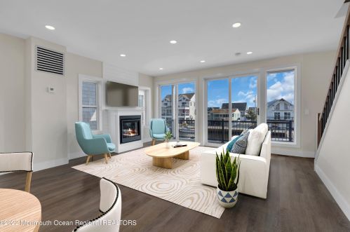 1217 Niihau Dr, Lacey NJ  08731-4702 exterior