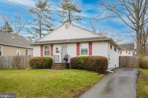 237 Fitzwatertown Rd, Willow Grove, PA 19090-2303