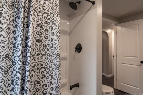 327 Burnham Hwy, Norwich CT  06351-3149 exterior