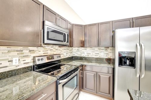 2728 177th Ave, Hollywood FL  33029-5142 exterior