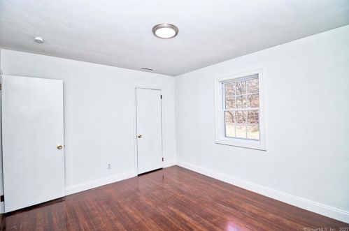 5 Walnut Ave, Huntington CT  06484-2913 exterior