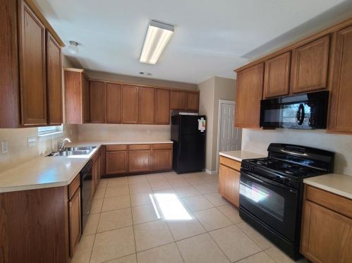 1802 Northampton Dr, Conroe TX  77303-1854 exterior