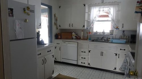 30 Duval St, Manchester CT 06042-2816 exterior