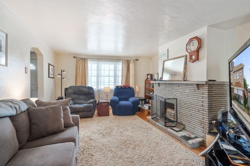 343 Boggs Ave, Pittsburgh PA  15211-2074 exterior