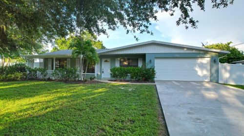 603 Barnes Pkwy, Nokomis, FL 34275-2720