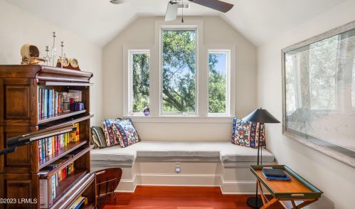 66 Bay Dr, Beaufort SC  29907-1755 exterior