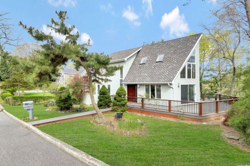 51 Sycamore Rd, San Remo, NY 11754-2341