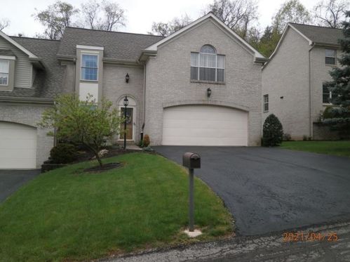305 Parkview Dr, Pittsburgh, PA 15236-4529