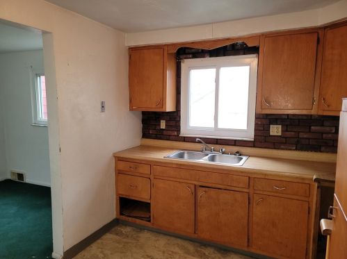 3202 Orchard St, Mckeesport, PA 15132-5943