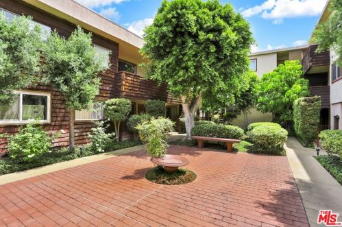 5414 Newcastle Ave, Van Nuys CA 91316-2015 exterior