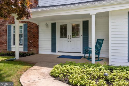 933 Queens Dr, Yardley, PA 19067-4527