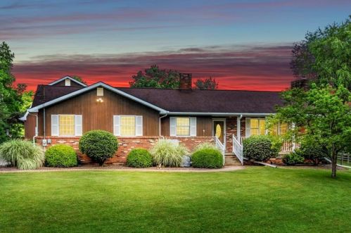 452 School Rd, Clinton, PA 15026-1132