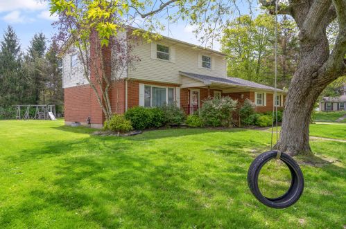 712 Suncrest Dr, Springfield, OH 45503-5311