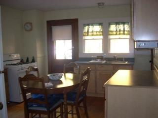 81 Middle Ave, Saratoga Springs NY  12866-2528 exterior