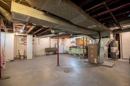 93 White Ave, Hermitage PA  16146-3053 exterior