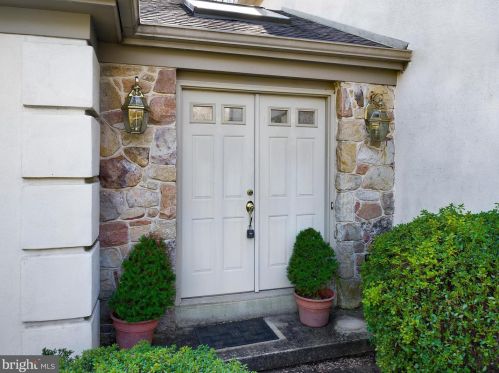 45 Roberts Rd, Newtown Square, PA 19073-2011