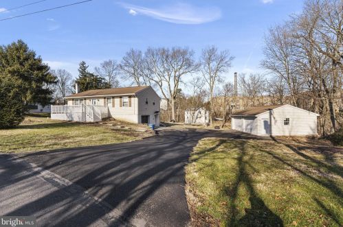 21 Clamer Ave, Collegeville PA  19426-2303 exterior