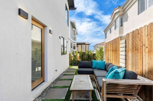 705 Juanita Ave, Redondo Beach CA  90277-2227 exterior