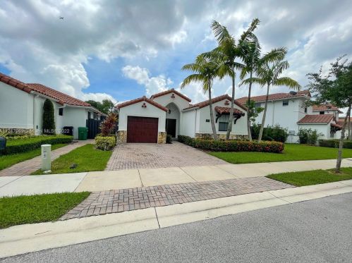917 104th Ave, Miami, FL 33172-4104