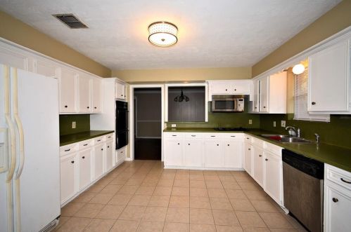 418 Brook Hollow Dr, Conroe TX  77385-9103 exterior