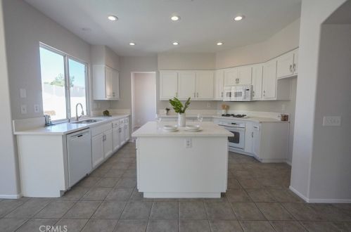 42333 Ridge View Dr, Lancaster CA 93536-7382 exterior