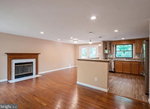 2268 Cocquina Dr, Herndon VA  20191-1140 exterior