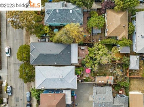 418 45 St, Oakland CA 94609-2135 exterior