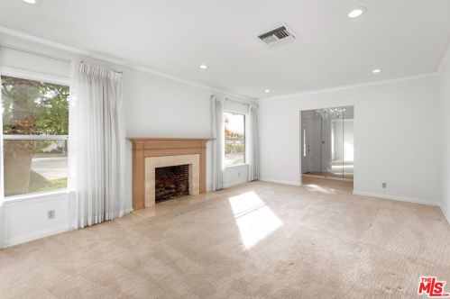 10207 Camarillo St, North Hollywood, CA 91602-1603