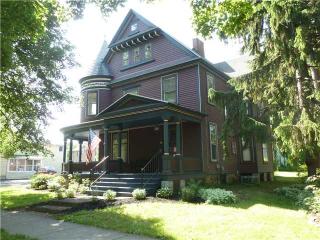 11 Church St, Fairport, NY 14450-1564