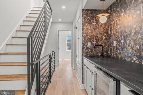 1155 18th St, Philadelphia PA  19146-3052 exterior