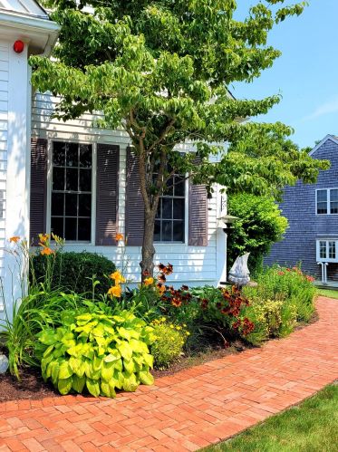 11 Stratford Rdg, Mashpee, MA 02649-6405