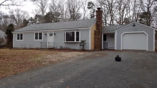 22 Cambridge Dr, Mashpee MA  02649-2216 exterior