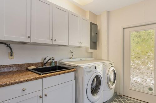 657 91 Ave, Naples FL 34108-2424 exterior