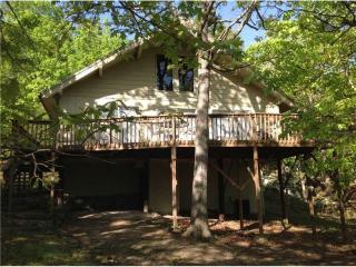 11889 White Oak Dr, Garfield, AR 72732-9739
