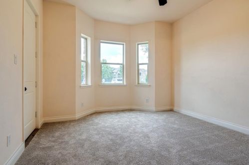 4004 Rothschild Dr, Lewisville TX  75022-5339 exterior